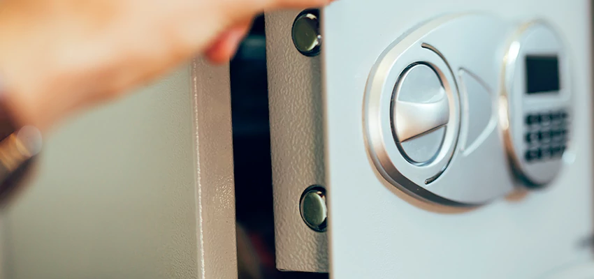 Fingerprint Safe Openers in Del Aire, CA